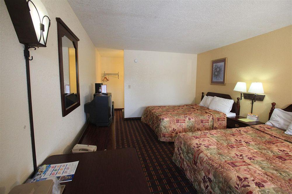 Regency Inn Pigeon Forge Room photo