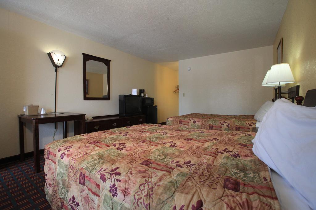 Regency Inn Pigeon Forge Room photo