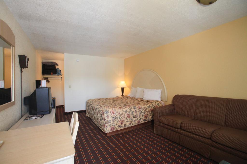 Regency Inn Pigeon Forge Room photo