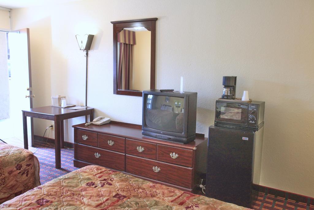 Regency Inn Pigeon Forge Room photo