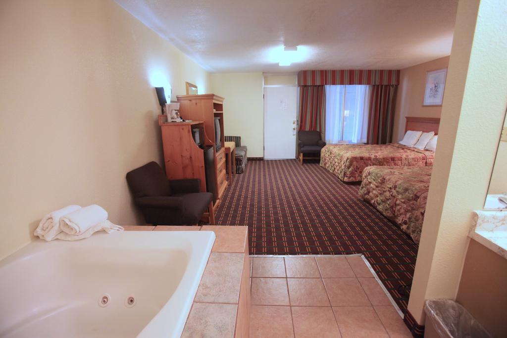 Regency Inn Pigeon Forge Room photo