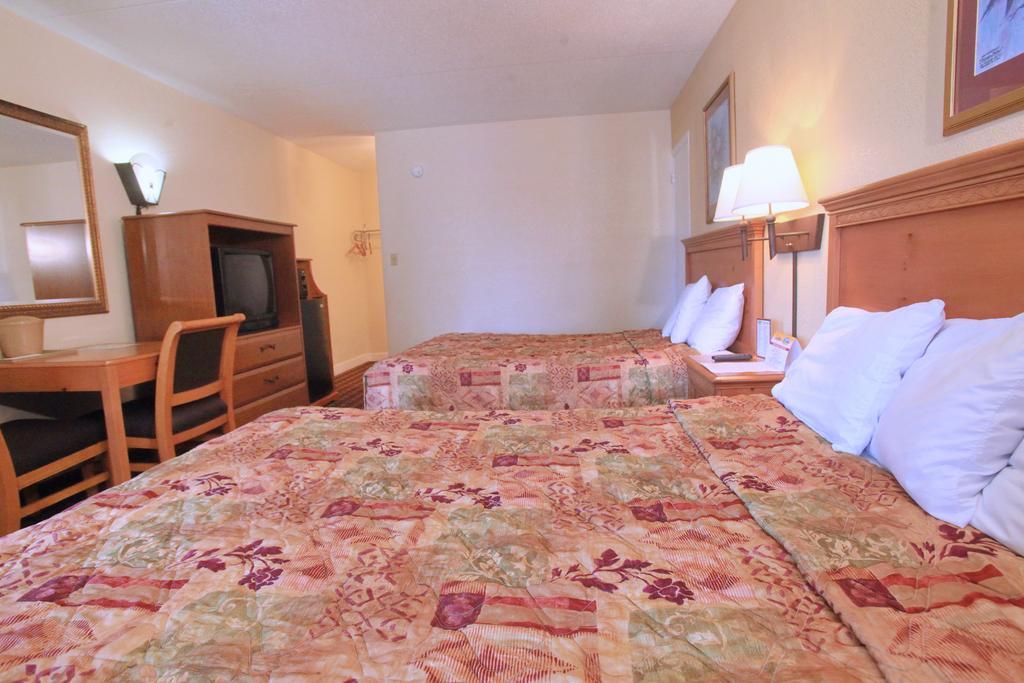 Regency Inn Pigeon Forge Room photo