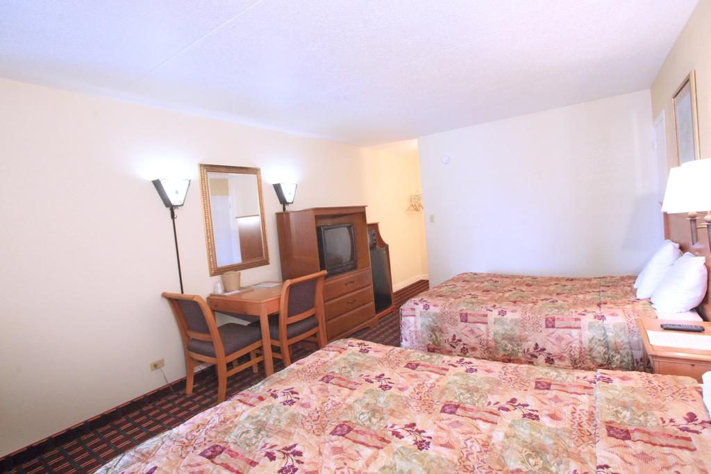 Regency Inn Pigeon Forge Room photo